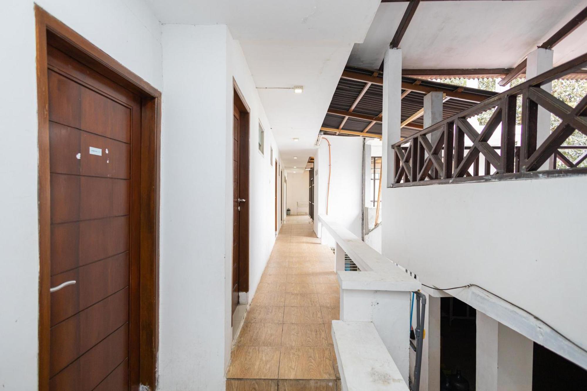 Reddoorz Syariah At Wisma Djokorio Poncokusumo Malang Exterior foto